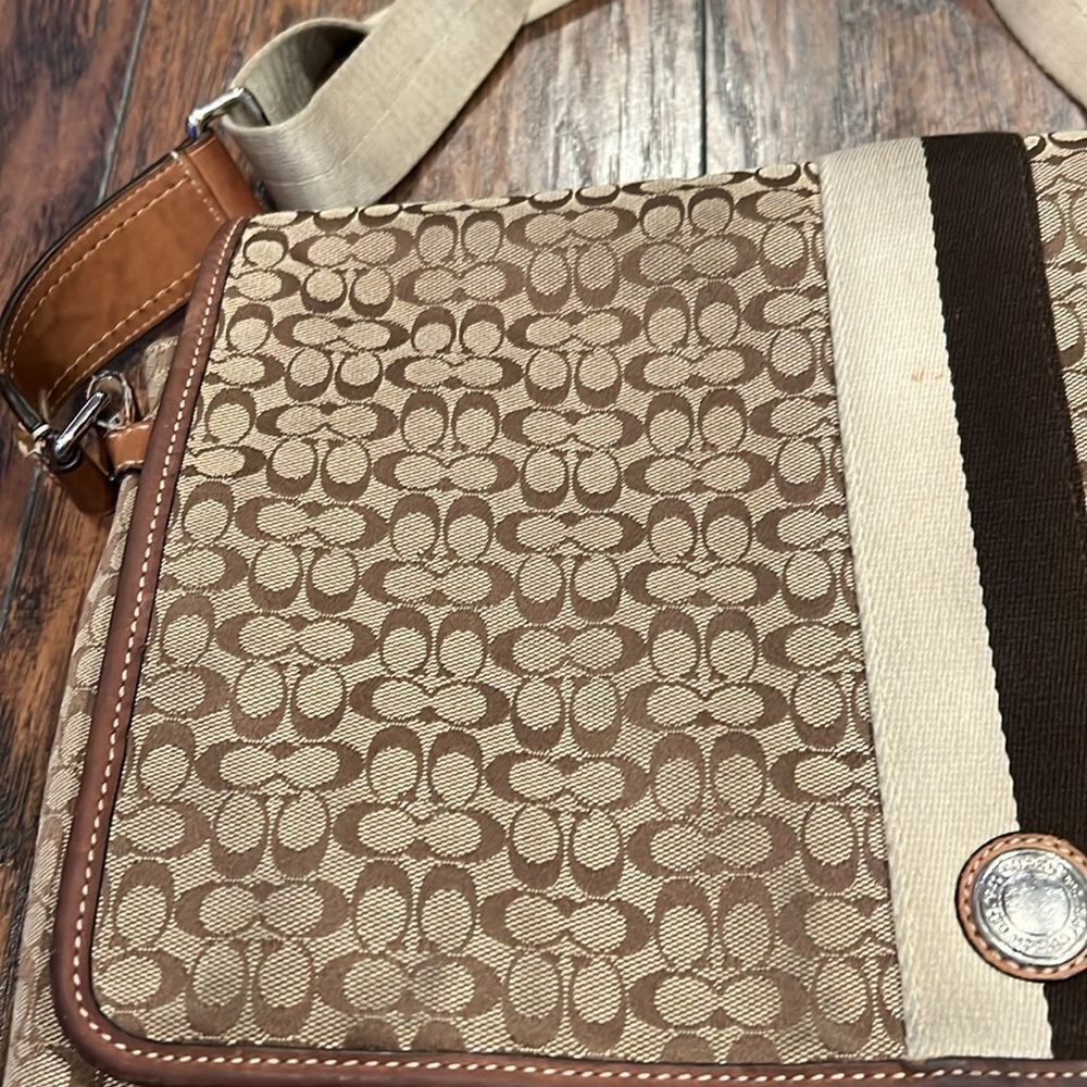 Coach Voyage Signature Messenger Bag in GUC signature jacquard fabric - Picture 2 of 16